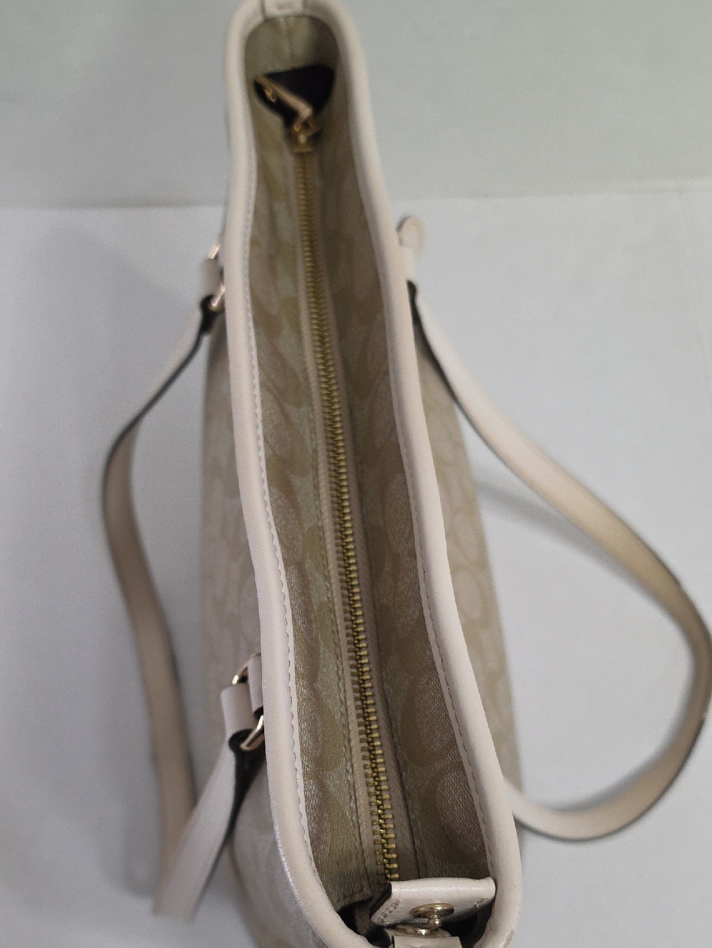 Coach Signature Gallery Tote In Cream & Beige *GUC* - Picture 10 of 13